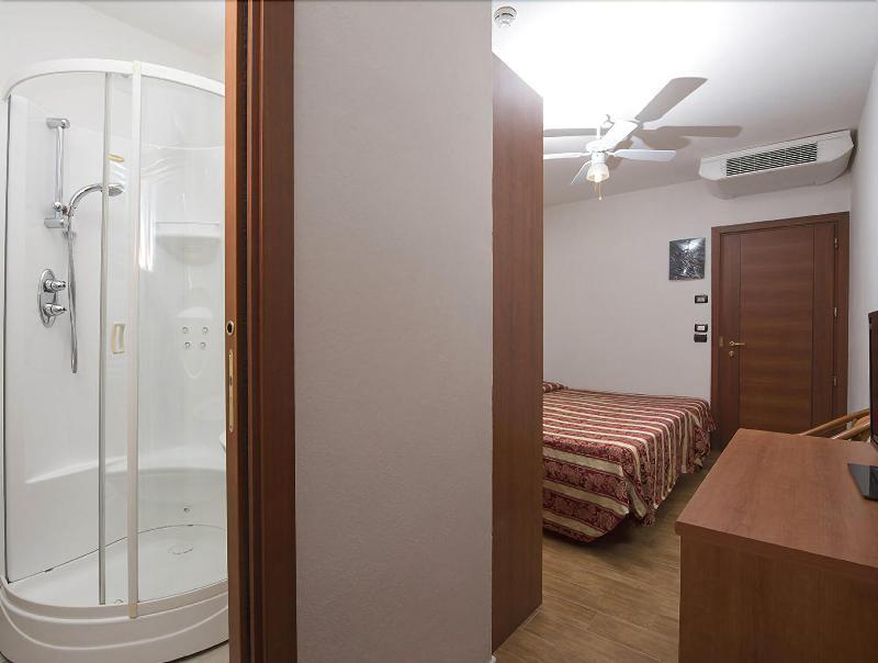 Hotel Villa Linda - Family Hotel - Nuova Costruzione Antisismica ริชชิโอเน ภายนอก รูปภาพ