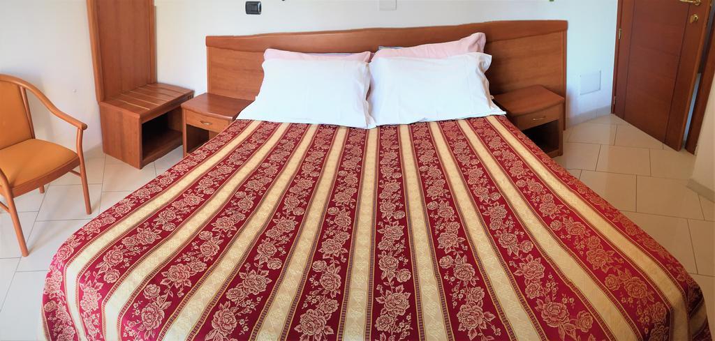 Hotel Villa Linda - Family Hotel - Nuova Costruzione Antisismica ริชชิโอเน ภายนอก รูปภาพ