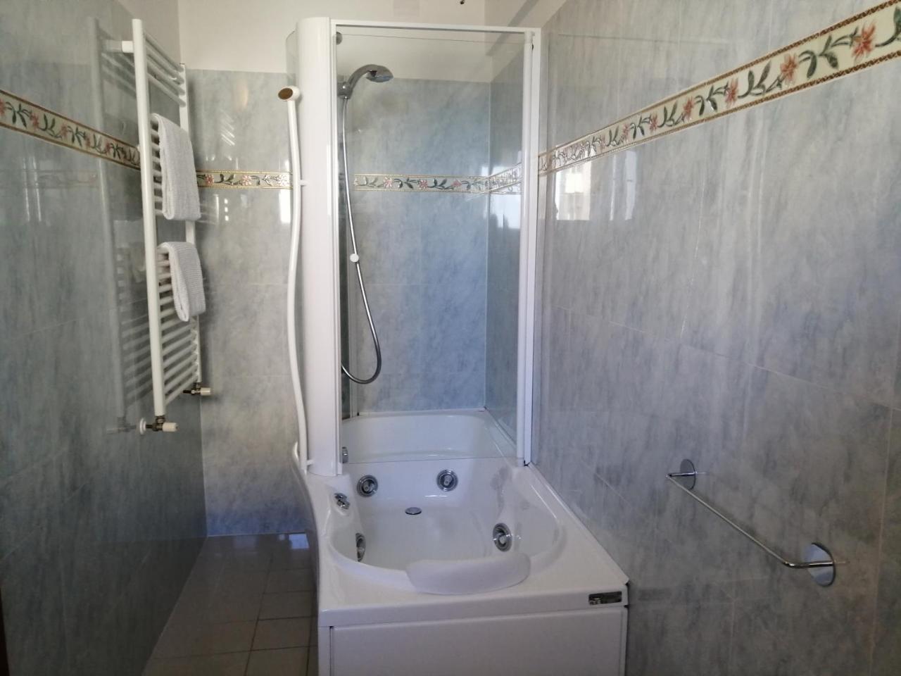 Hotel Villa Linda - Family Hotel - Nuova Costruzione Antisismica ริชชิโอเน ภายนอก รูปภาพ