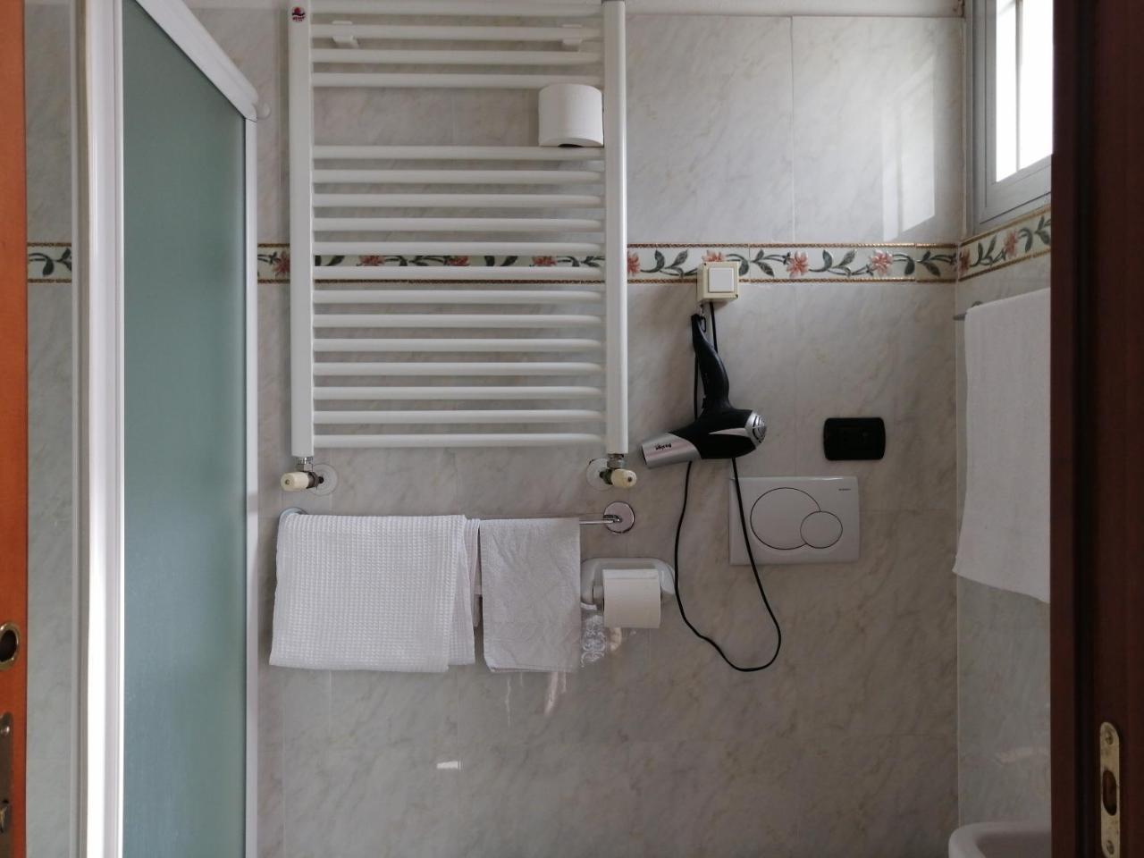 Hotel Villa Linda - Family Hotel - Nuova Costruzione Antisismica ริชชิโอเน ภายนอก รูปภาพ