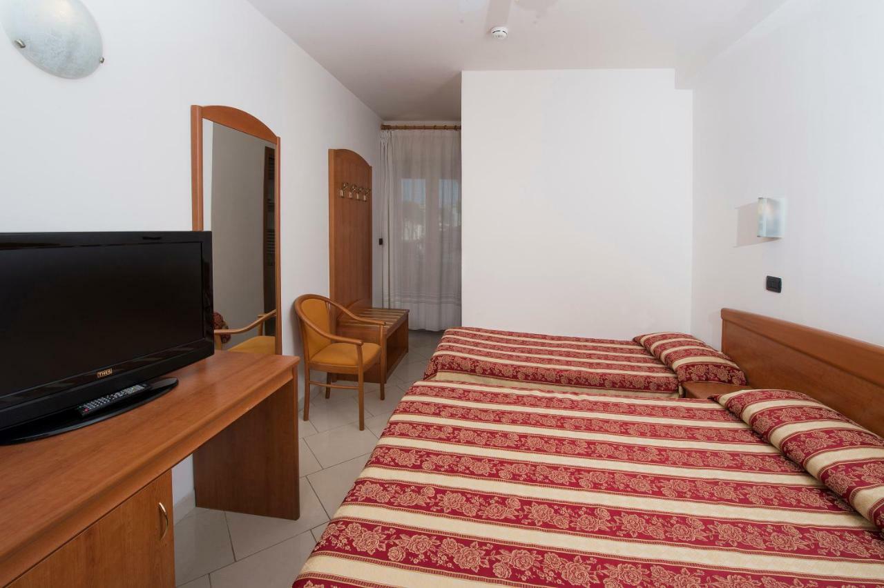 Hotel Villa Linda - Family Hotel - Nuova Costruzione Antisismica ริชชิโอเน ภายนอก รูปภาพ