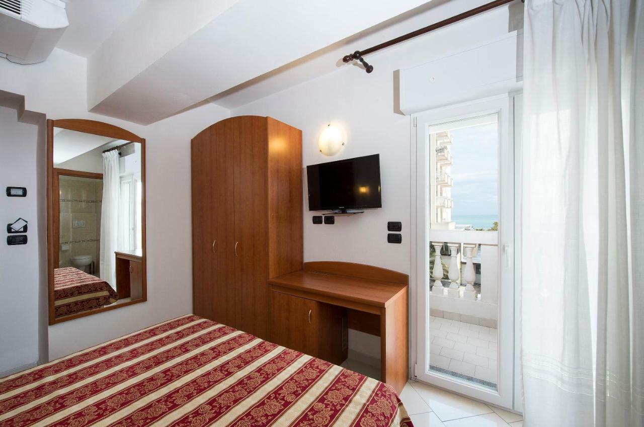 Hotel Villa Linda - Family Hotel - Nuova Costruzione Antisismica ริชชิโอเน ภายนอก รูปภาพ